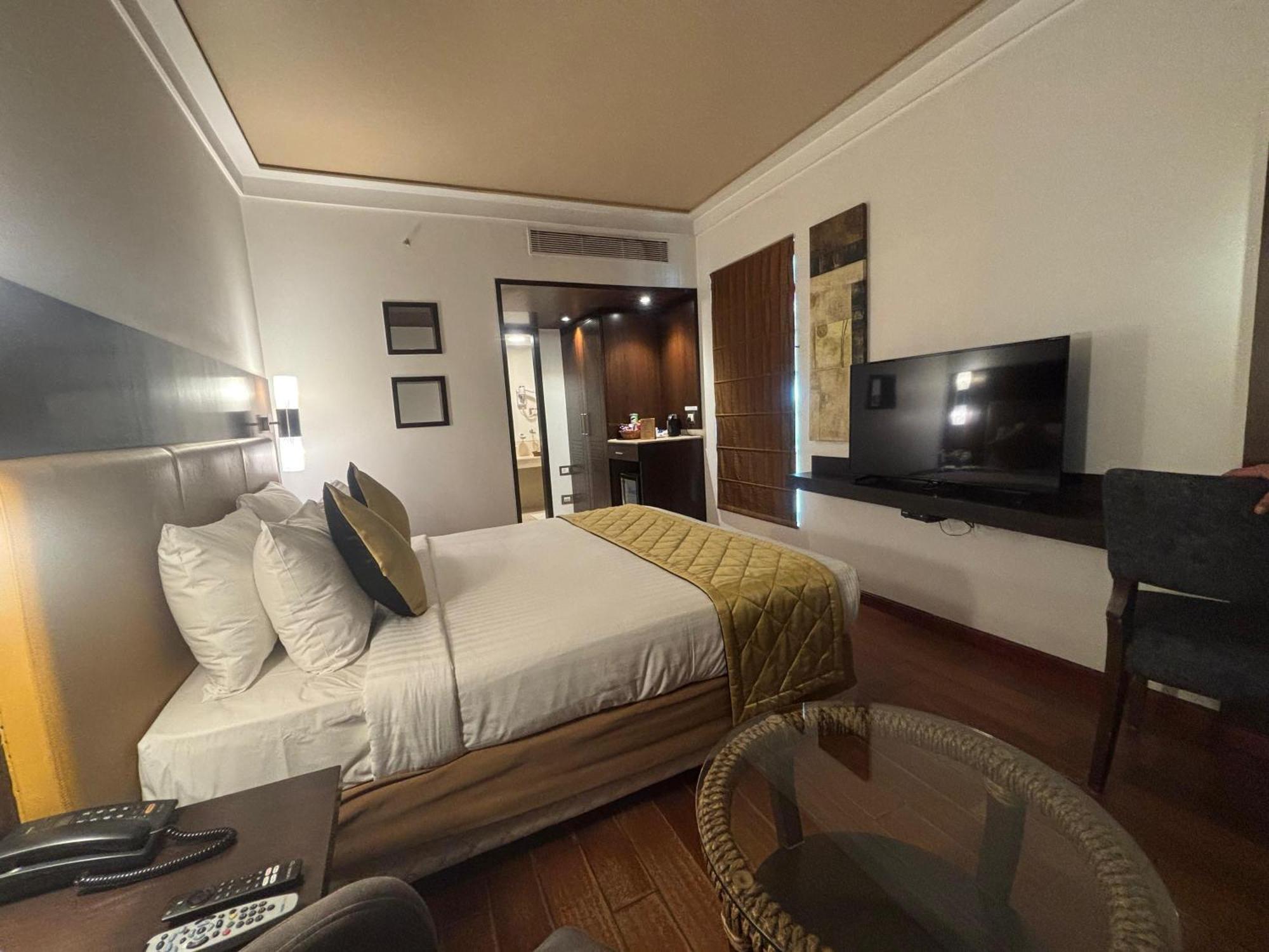 ไอริส เดอะ บิสซิเนส โฮเต็ล แอนด์ สปา Hotel บังกาลอร์ ภายนอก รูปภาพ